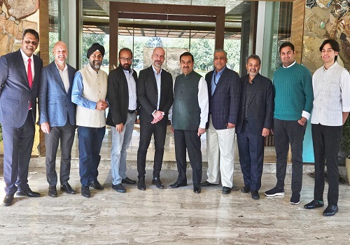 Terrific to discuss India`s growth with Gautam Adani over delicious breakfast: Uber CEO